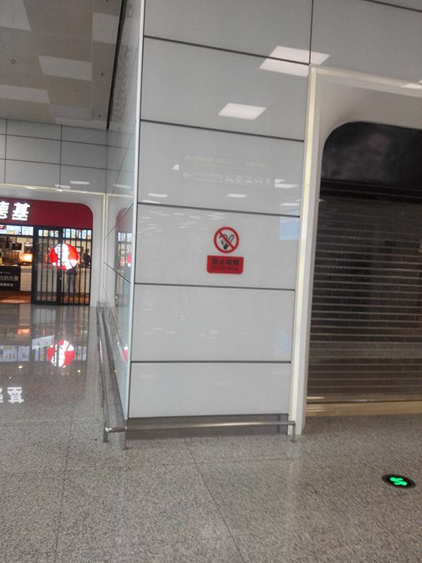 建筑、家具和家電鋼化玻璃油墨在室內(nèi)隔斷上的運(yùn)用